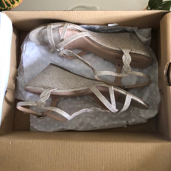 Sparkly gold strap wedges - Picture 3 of 3